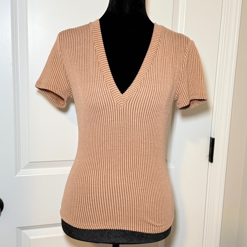 Lulus Womens Medium Tan Textured Ribbed V-Neck Short Sleeve Top Slim Fit 90s
